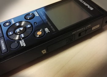 Kompakte digitale Diktiergeräte dominieren heutzutage das Bild