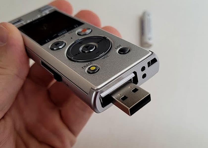 Olympus DM720 Diktiergerät - USB-Anschluss